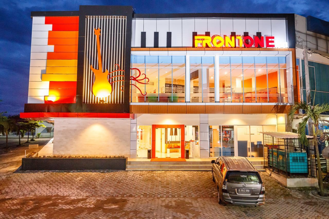 Front One Inn Muntilan Екстериор снимка